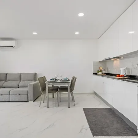 Cablecar House I, By Pausa Vacation * Camara de Lobos