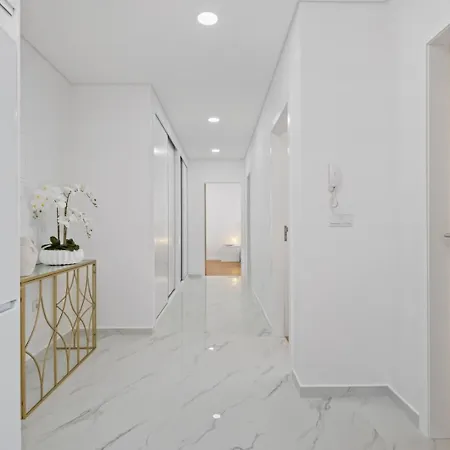 Apartment Cablecar House I, By Pausa Vacation